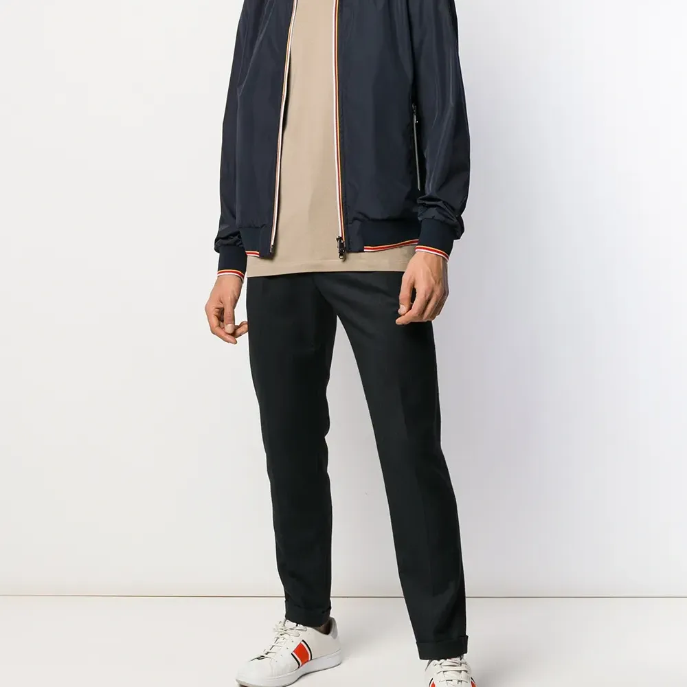 Футболка с нашивкой-логотипом