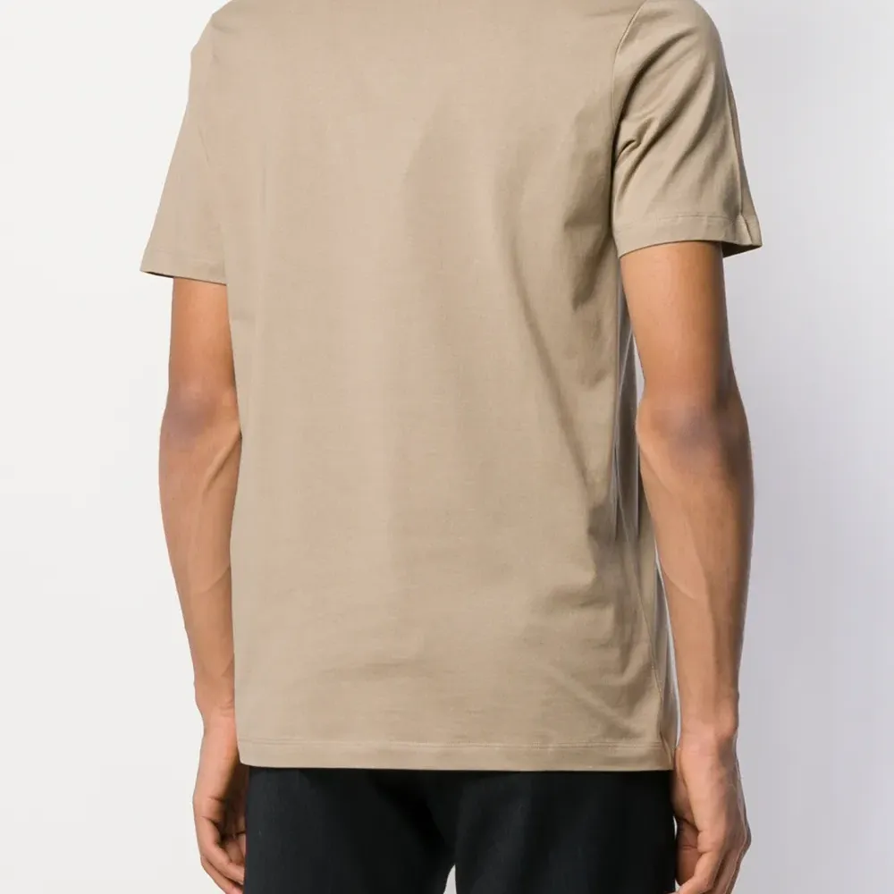 Футболка с нашивкой-логотипом