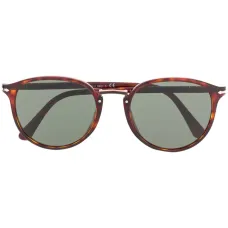 Солнцезащитные очки в круглой оправе