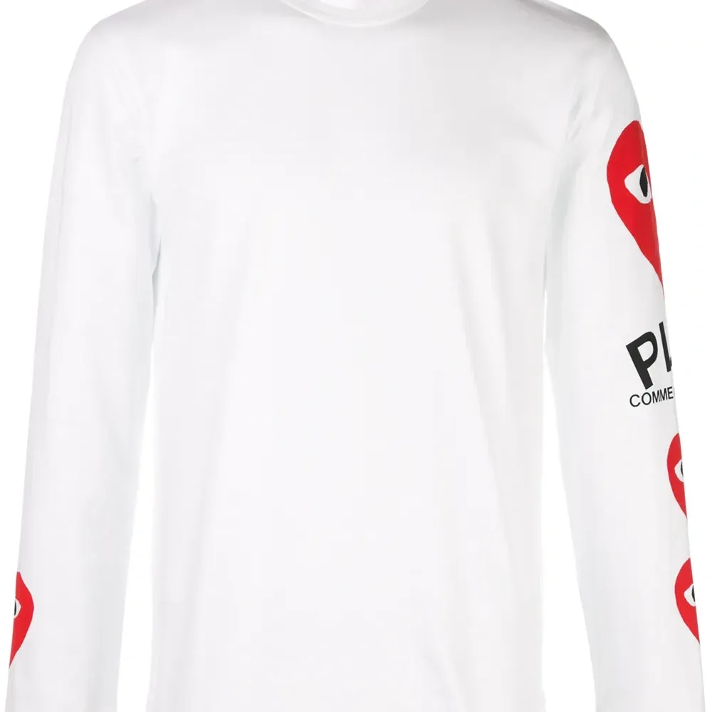 Футболка с принтом на рукавах