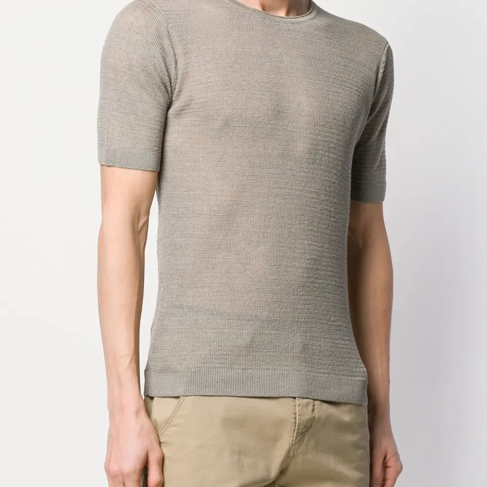 Трикотажная футболка с круглым вырезом