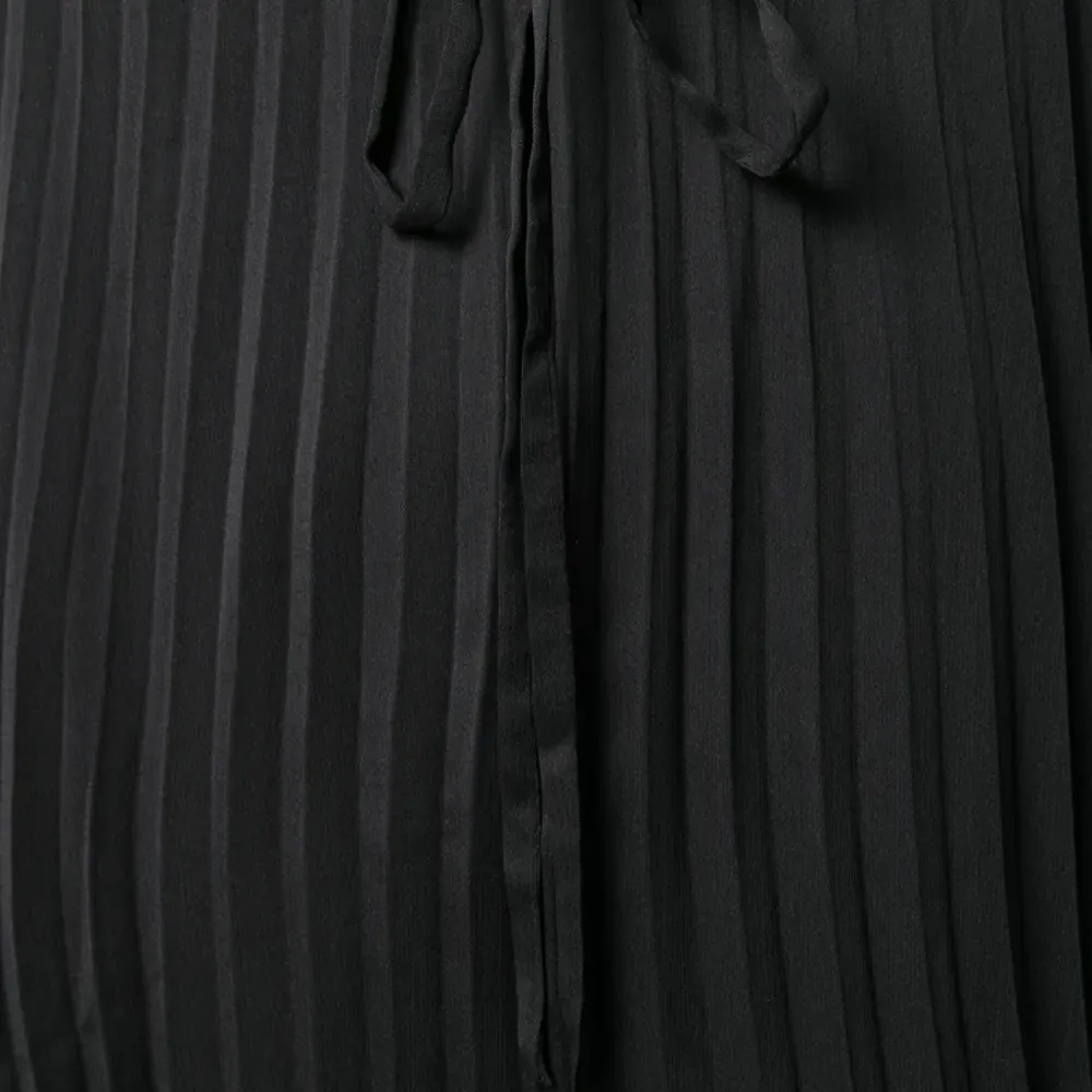 Плиссированное кружевное платье с вышивкой