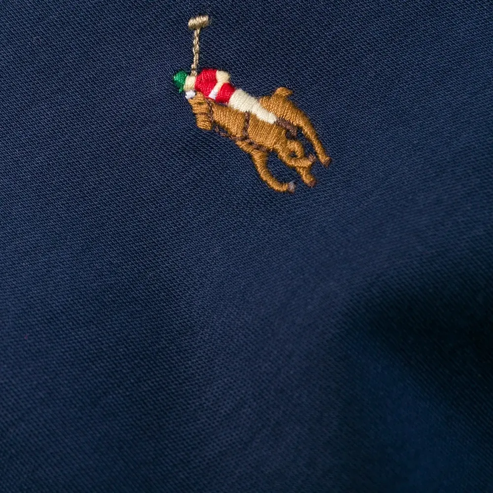 Футболка с длинными рукавами и вышитым логотипом Футболка с длинными рукавами и вышитым логотипом