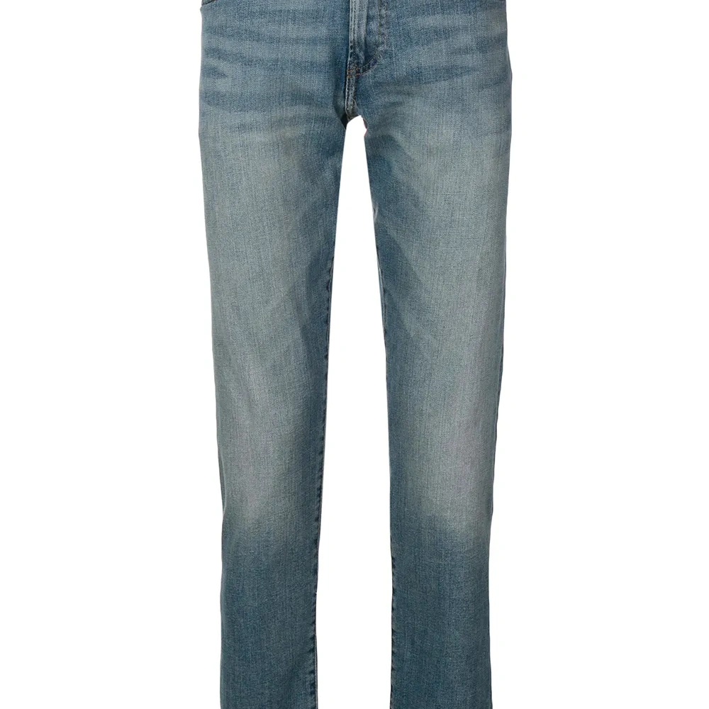 Джинсы кроя слим