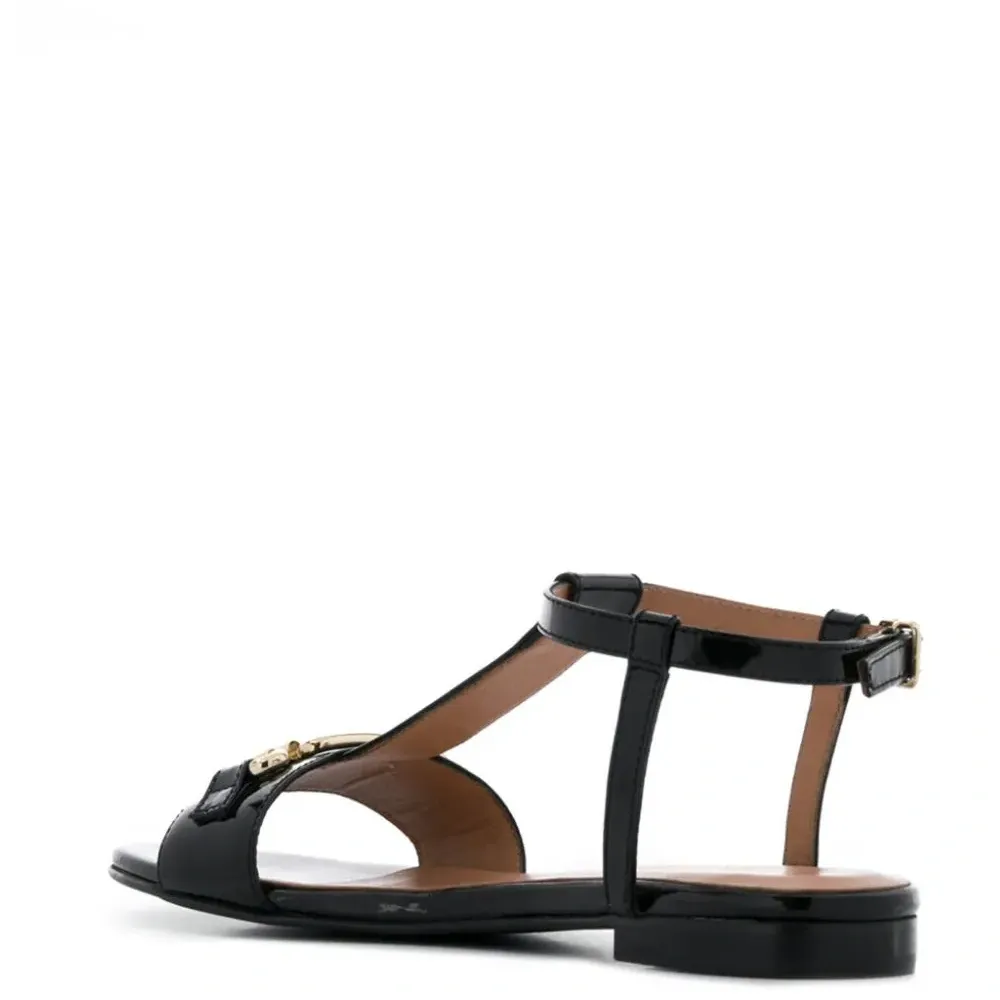 Сандалии на низком каблуке