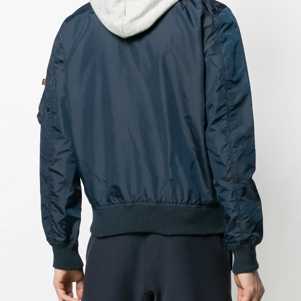 Куртка-бомбер с капюшоном