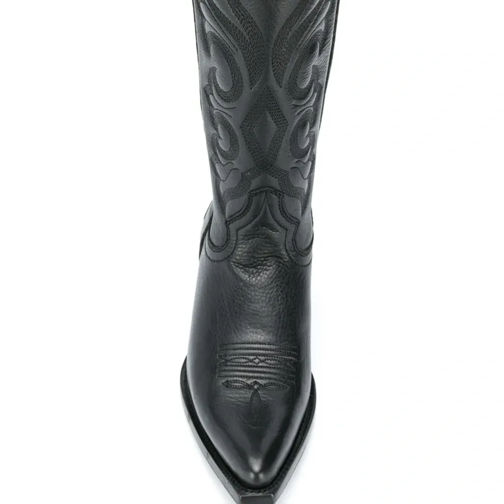 Сапоги Amazone с вышивкой