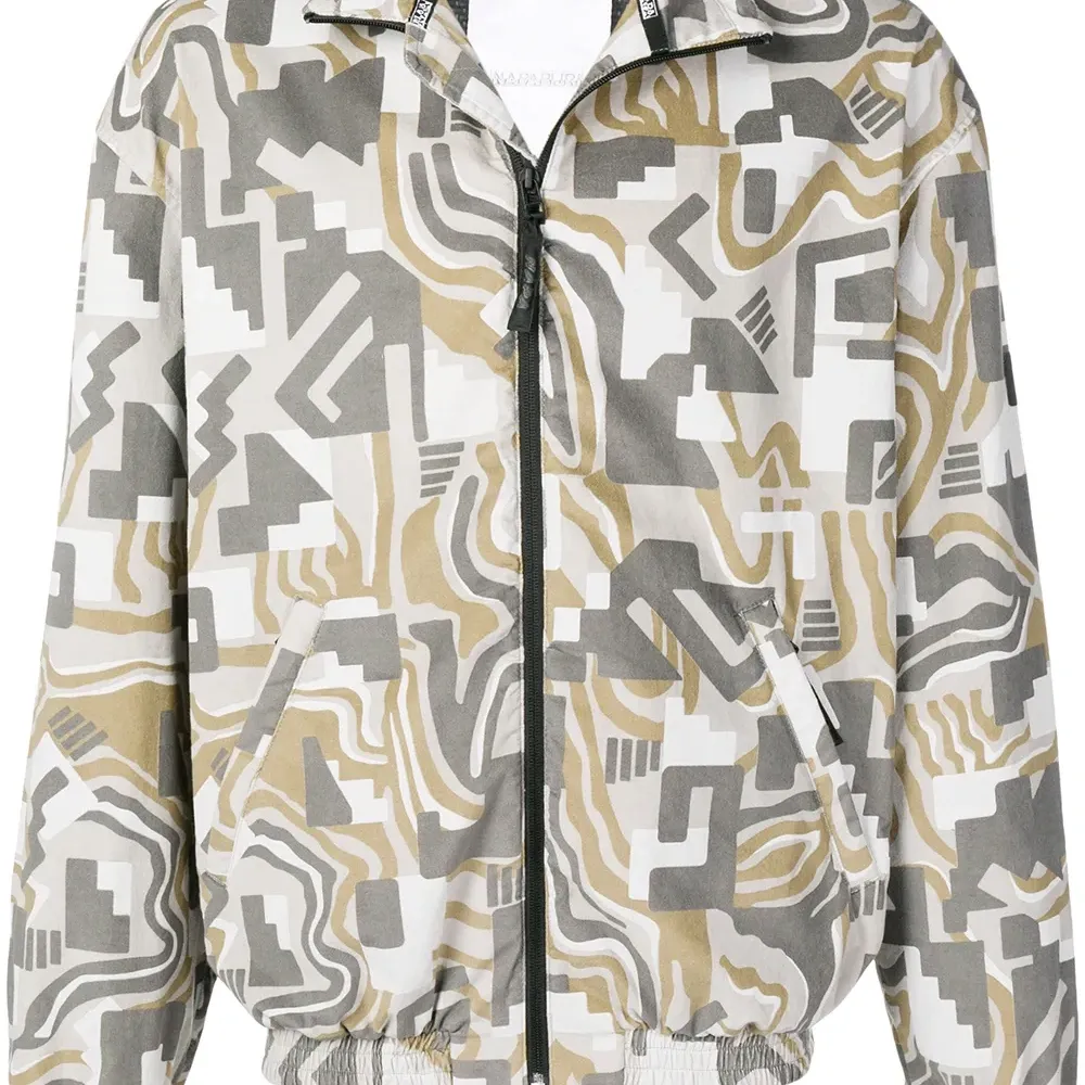 Спортивная куртка с геометричным узором