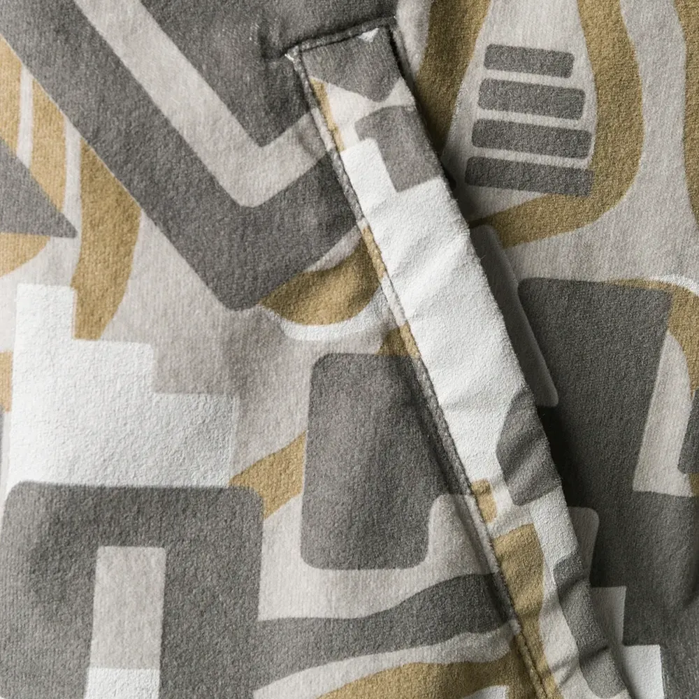 Спортивная куртка с геометричным узором