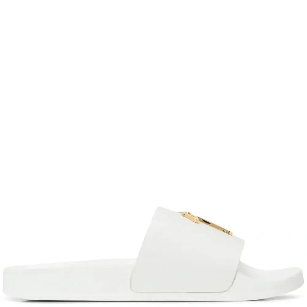 Шлепанцы с металлическим логотипом