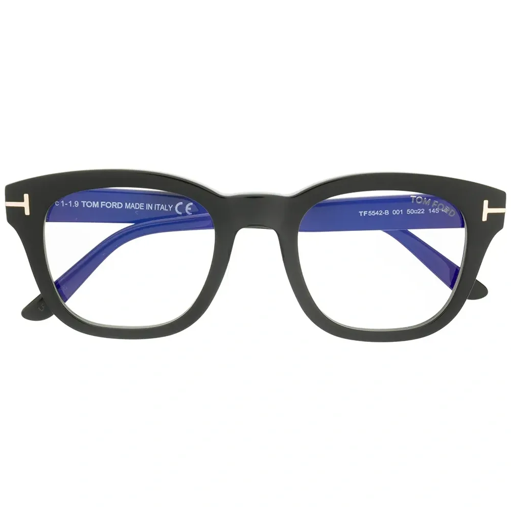 Очки в квадратной оправе