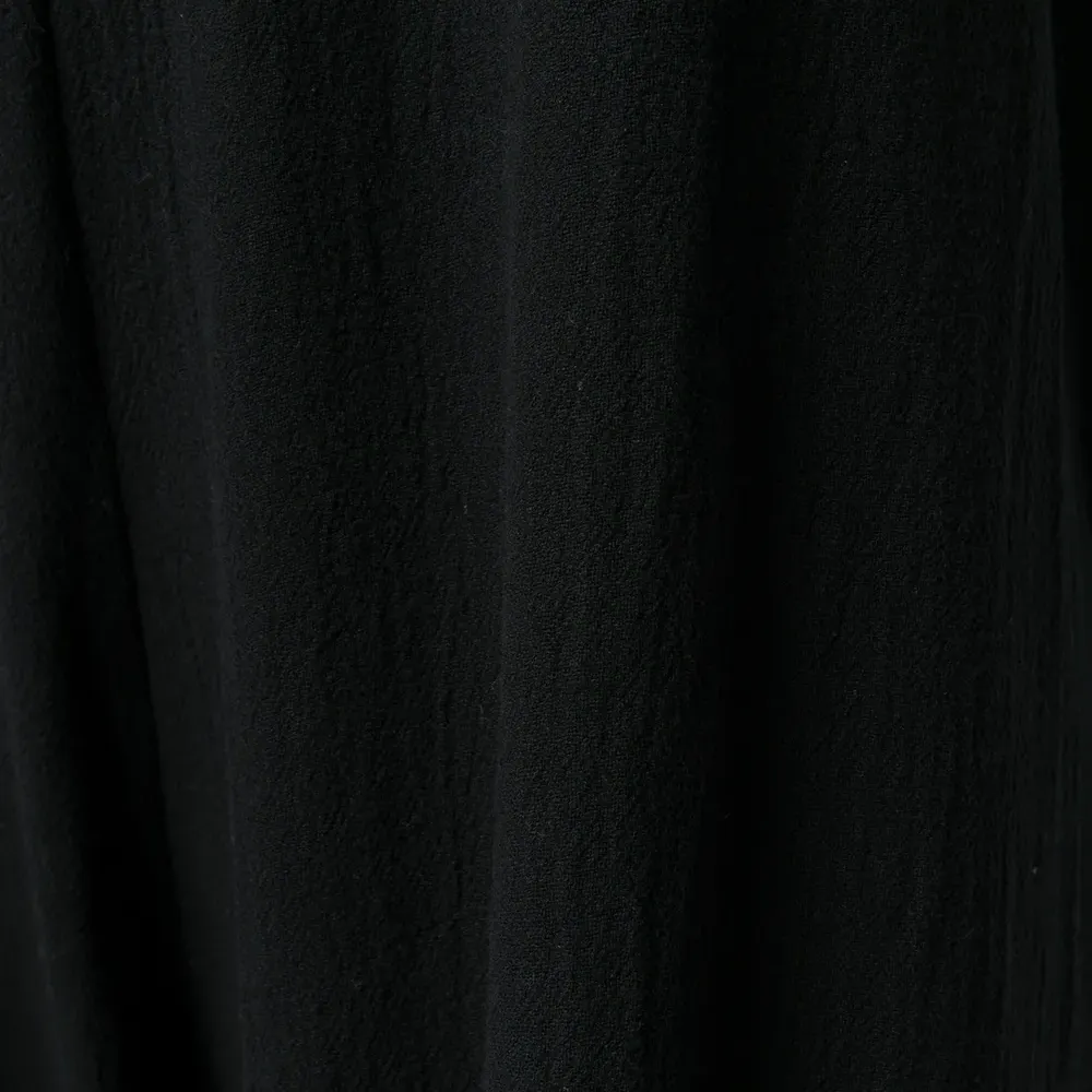 комбинезон с глубоким V-образным вырезом