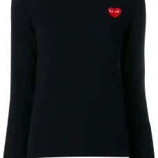 Свитер с аппликацией