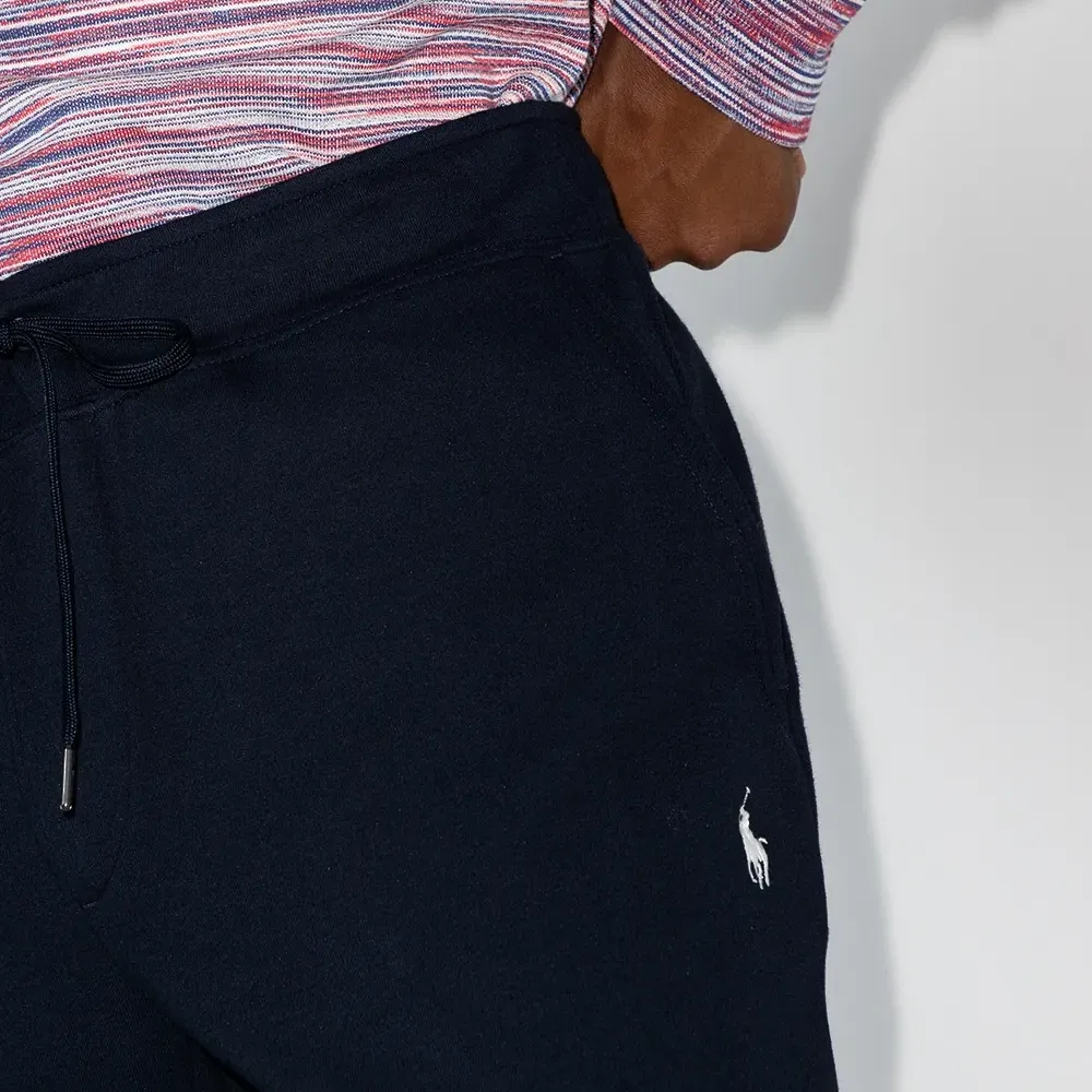 Спортивные брюки с вышитым логотипом