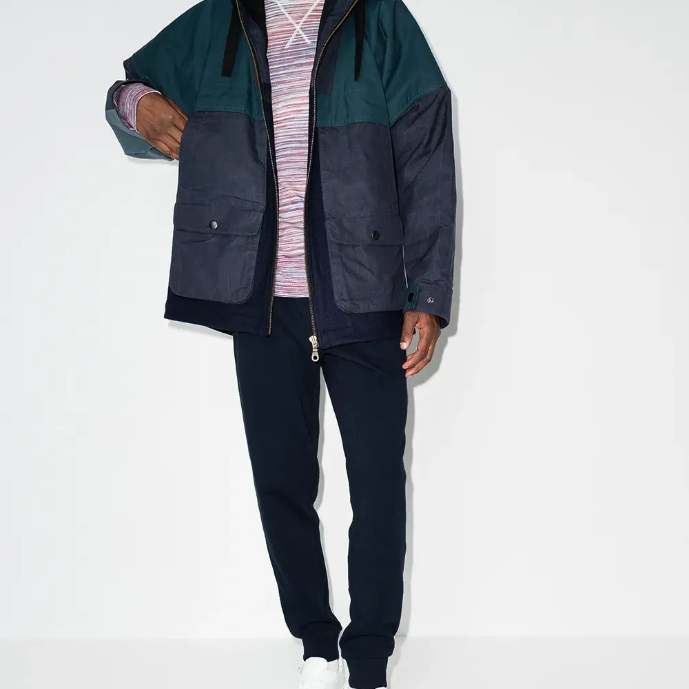 Спортивные брюки с вышитым логотипом