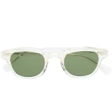 Очки в роговой оправе