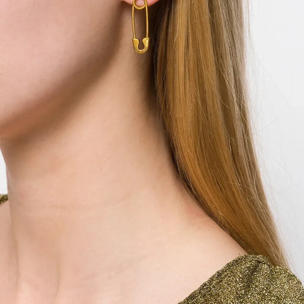 Серьги в виде булавки