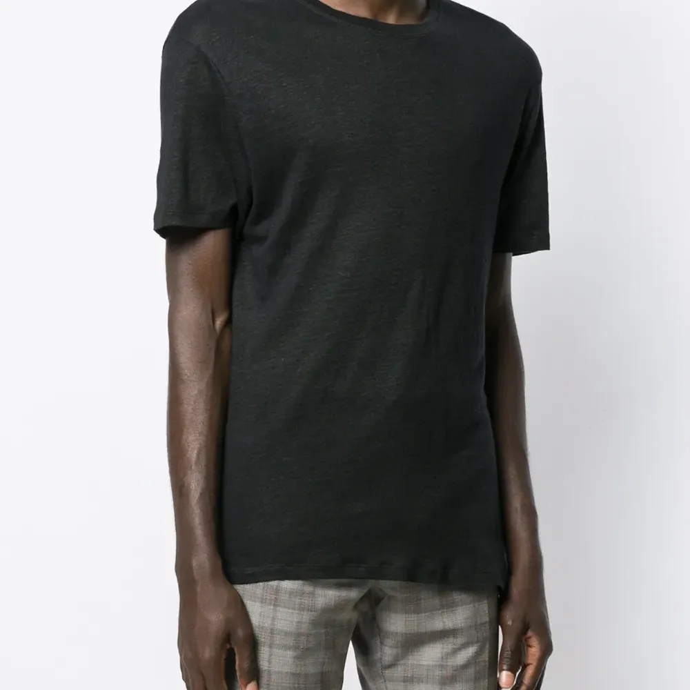 Футболка с круглым вырезом