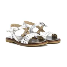 Сандалии с прорезями