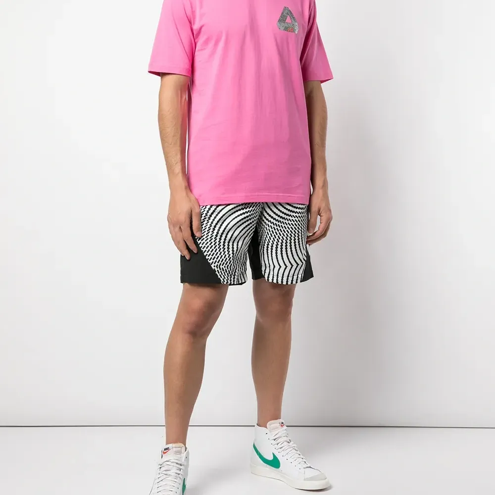 Футболка с логотипом