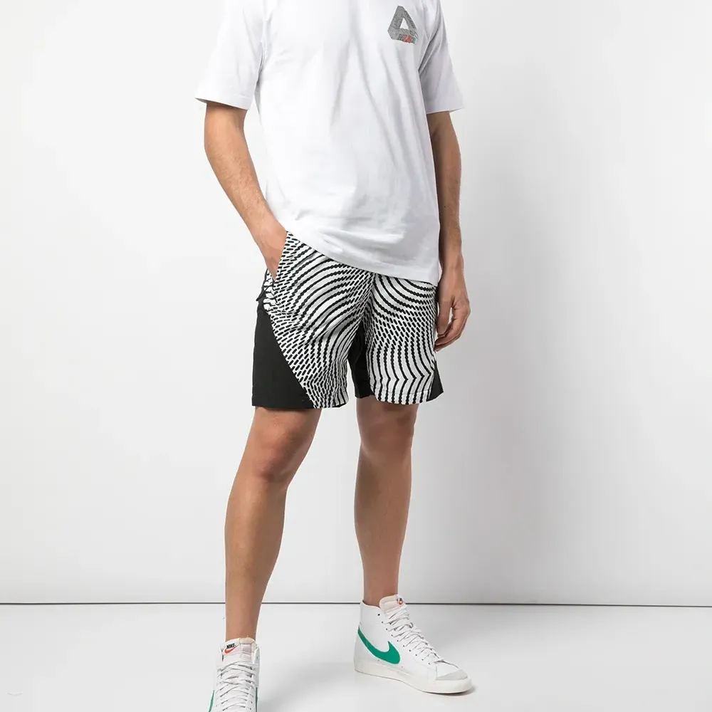 Футболка с логотипом