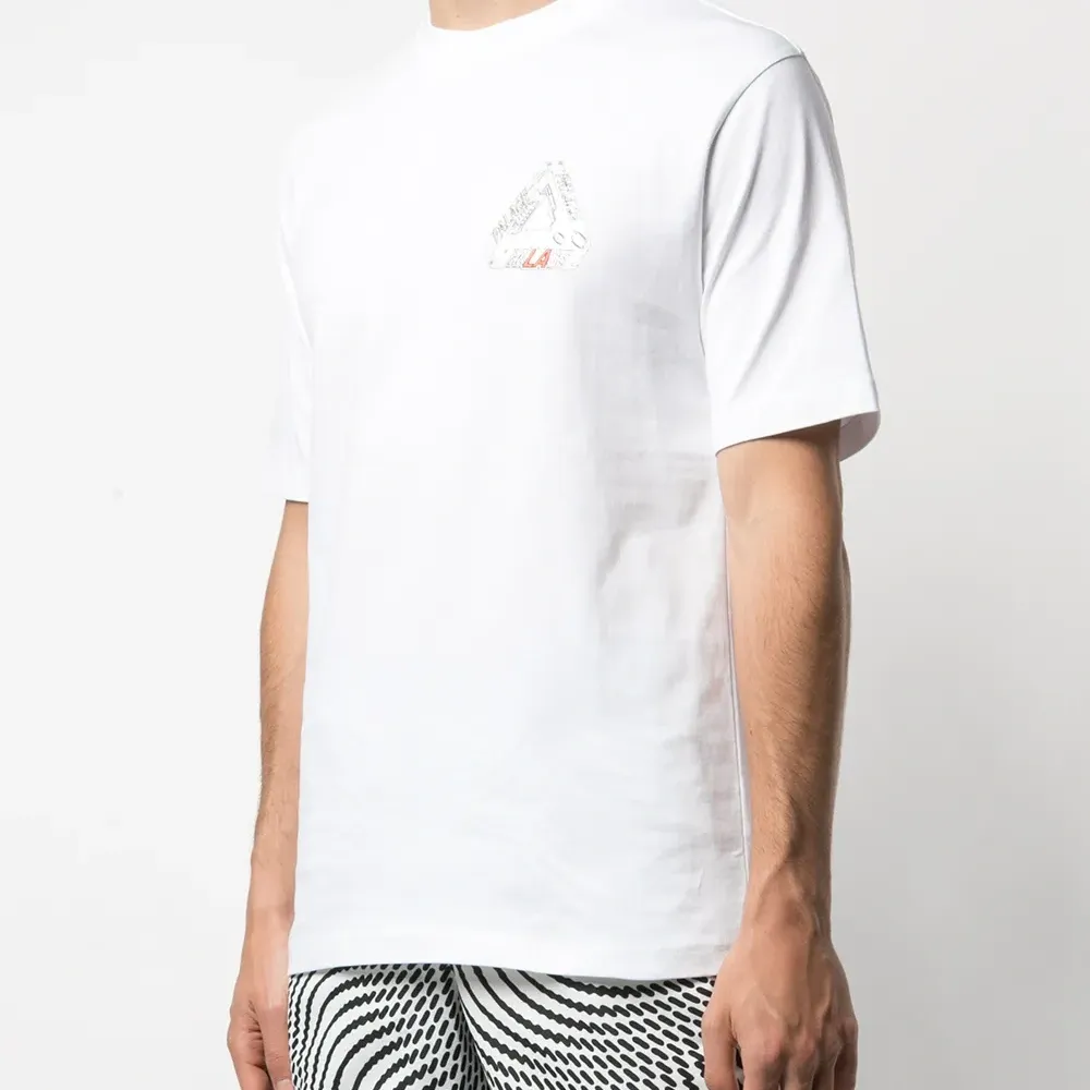 Футболка с логотипом