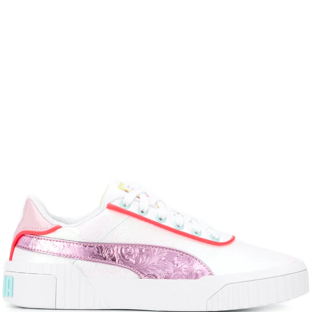 Кроссовки в стиле колор-блок