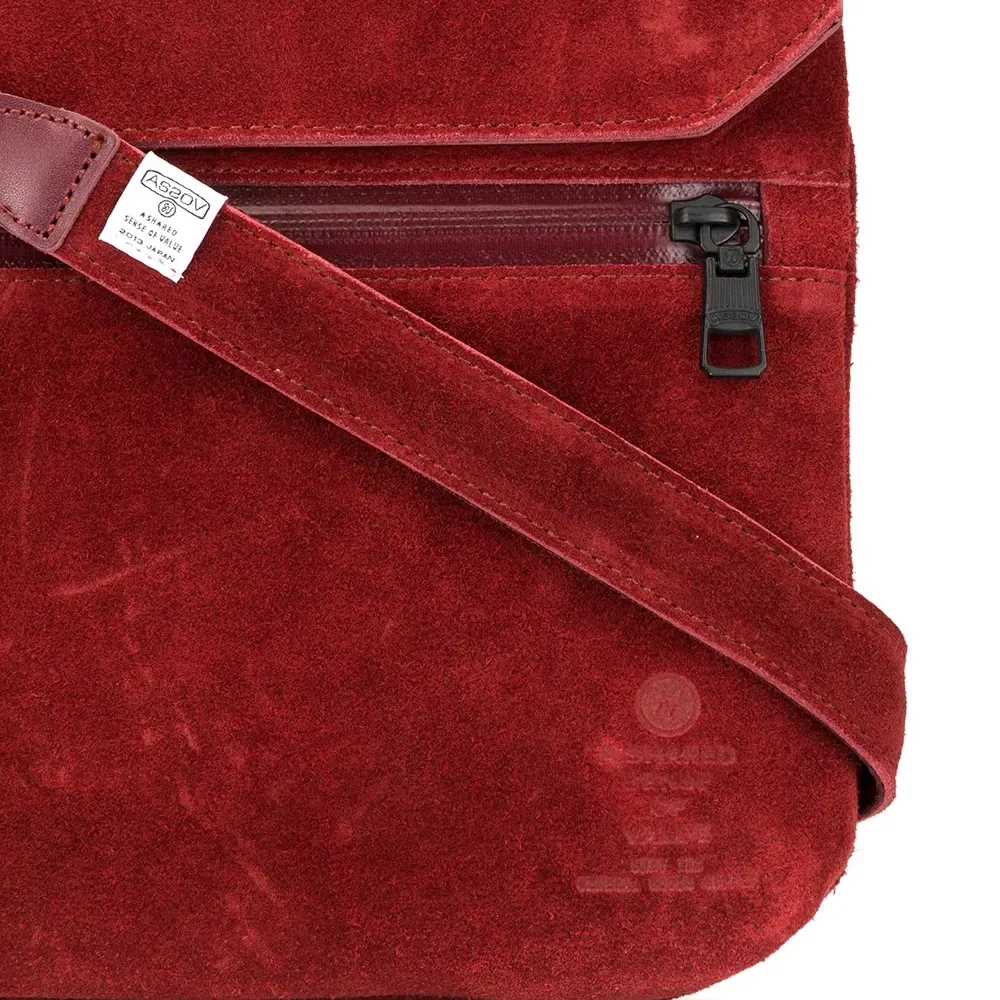 Плоская сумка на плечо