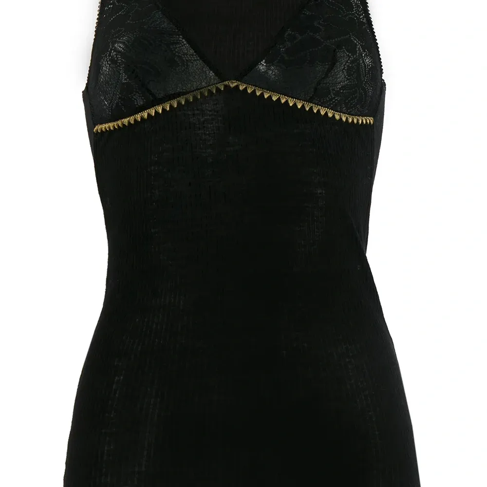 Топ с кружевной вставкой