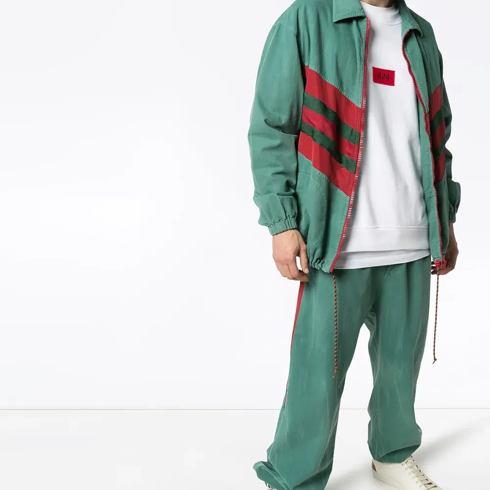 толстовка с нашивкой-логотипом