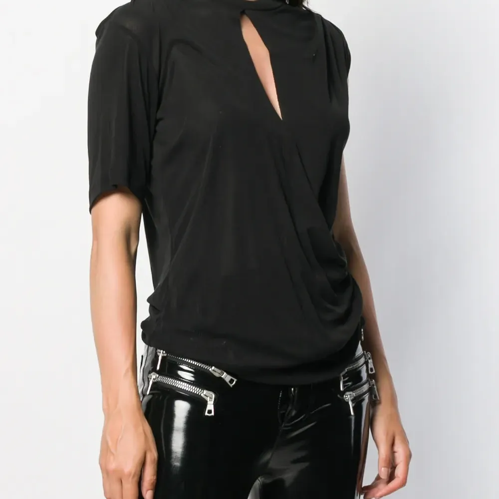 Футболка с драпировкой