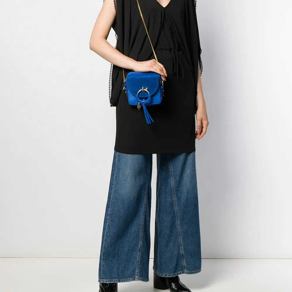 Платье из джерси с V-образным вырезом