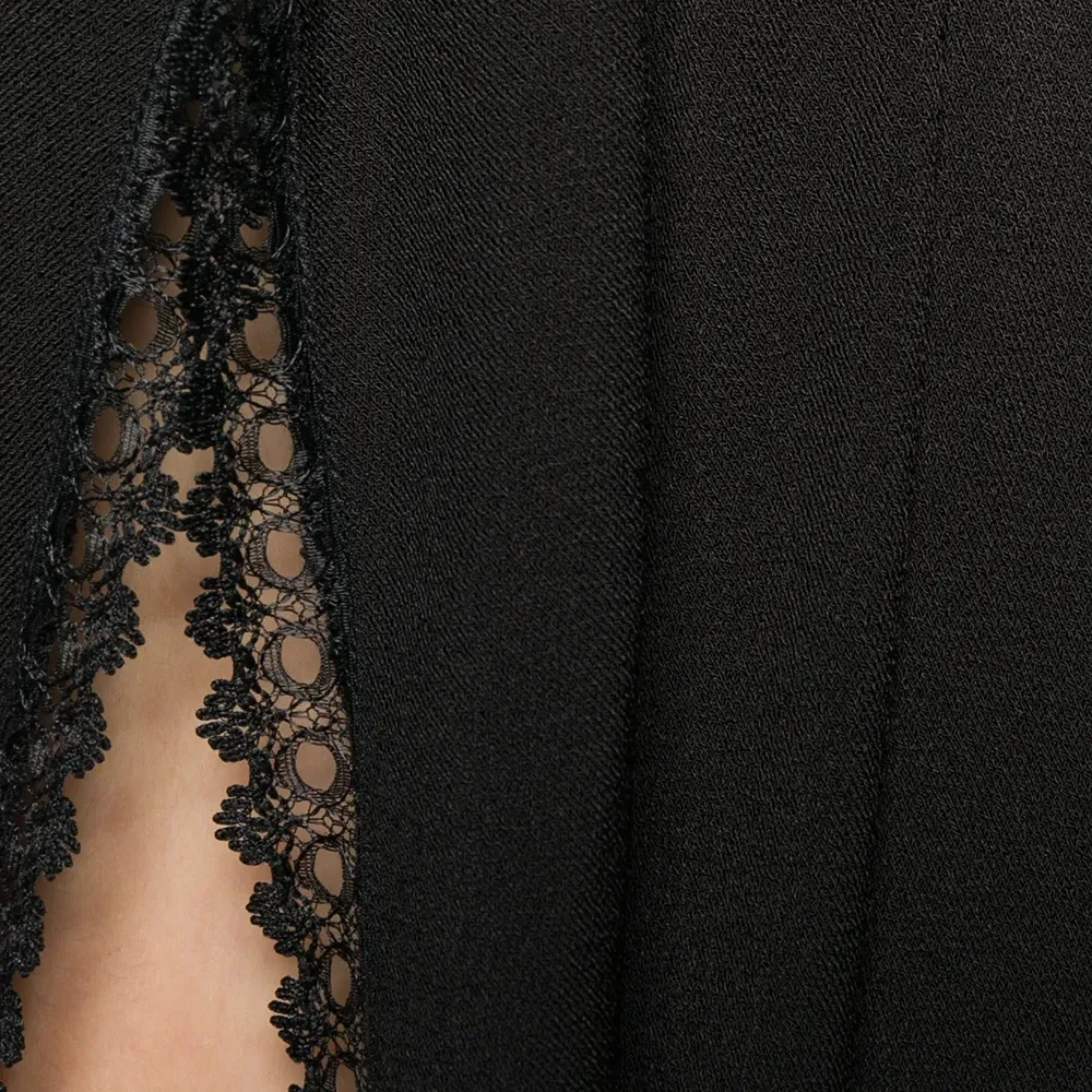 Платье из джерси с V-образным вырезом