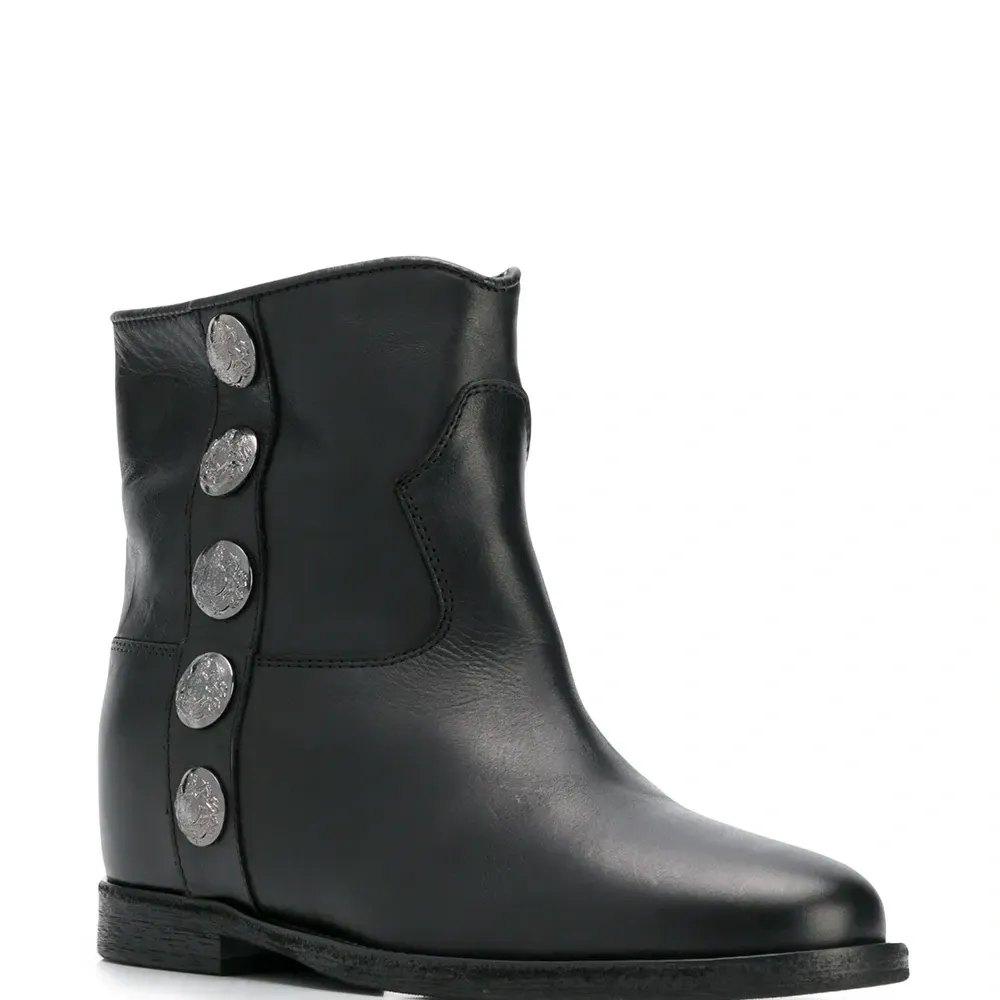 ботинки с заклепками