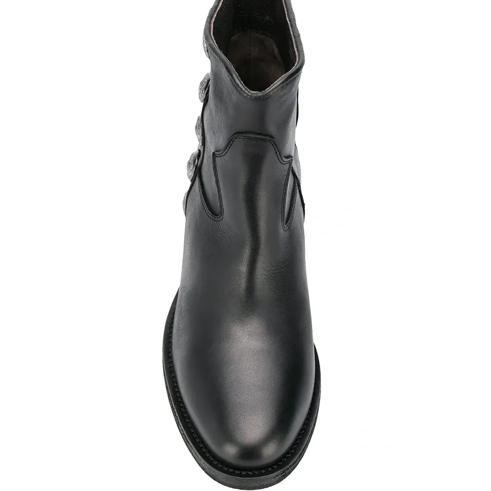 ботинки с заклепками