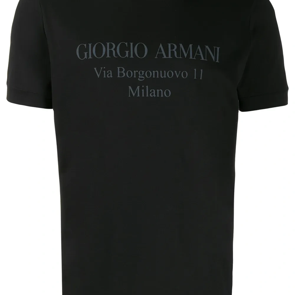 футболка с логотипом