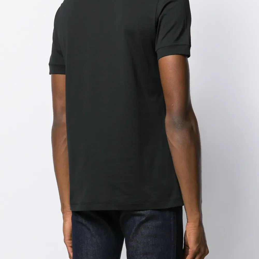 футболка с логотипом