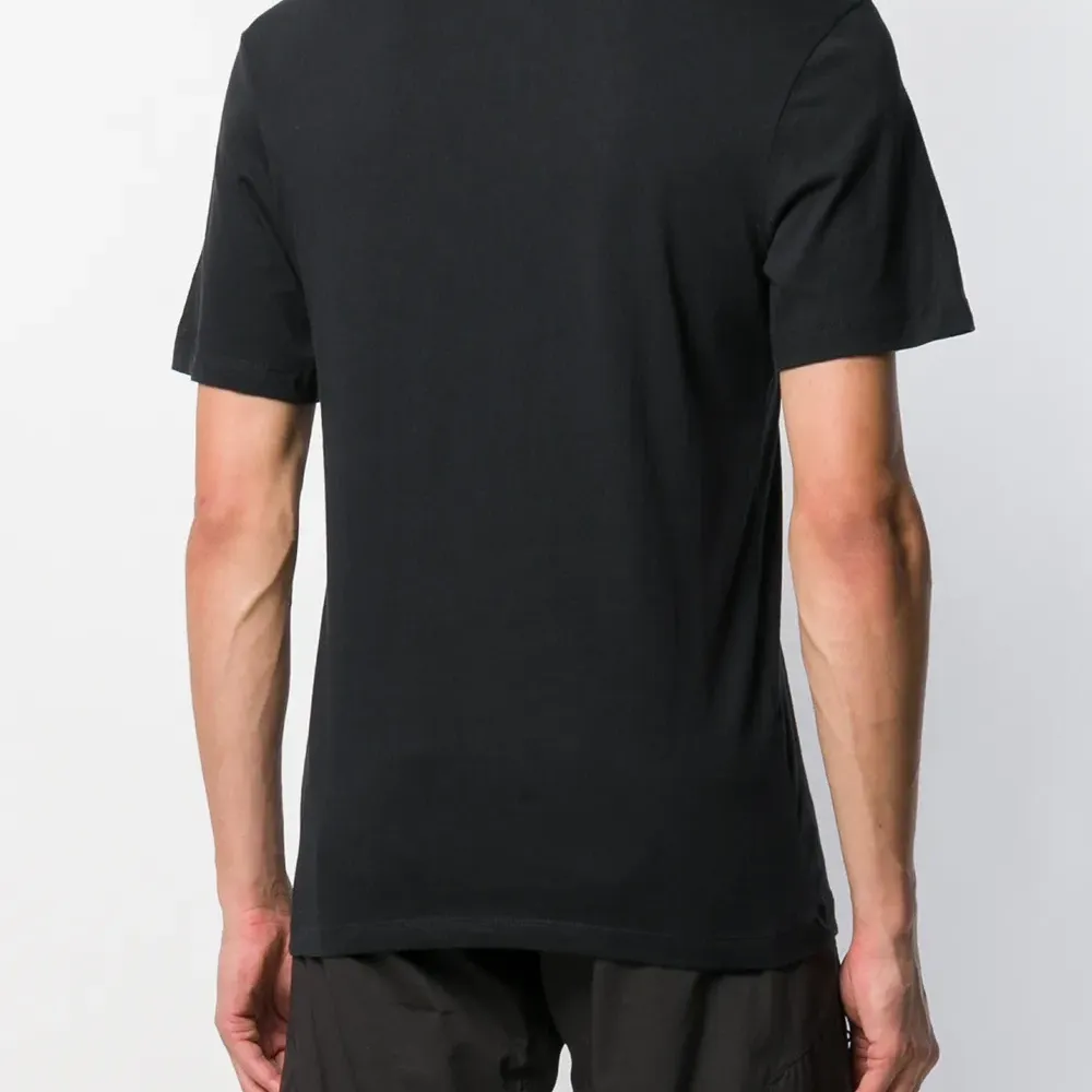 Футболка с логотипом