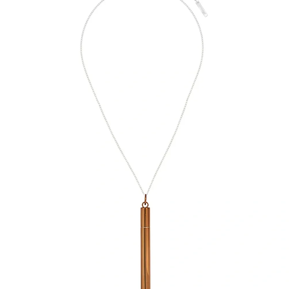 Колье с крупным кулоном