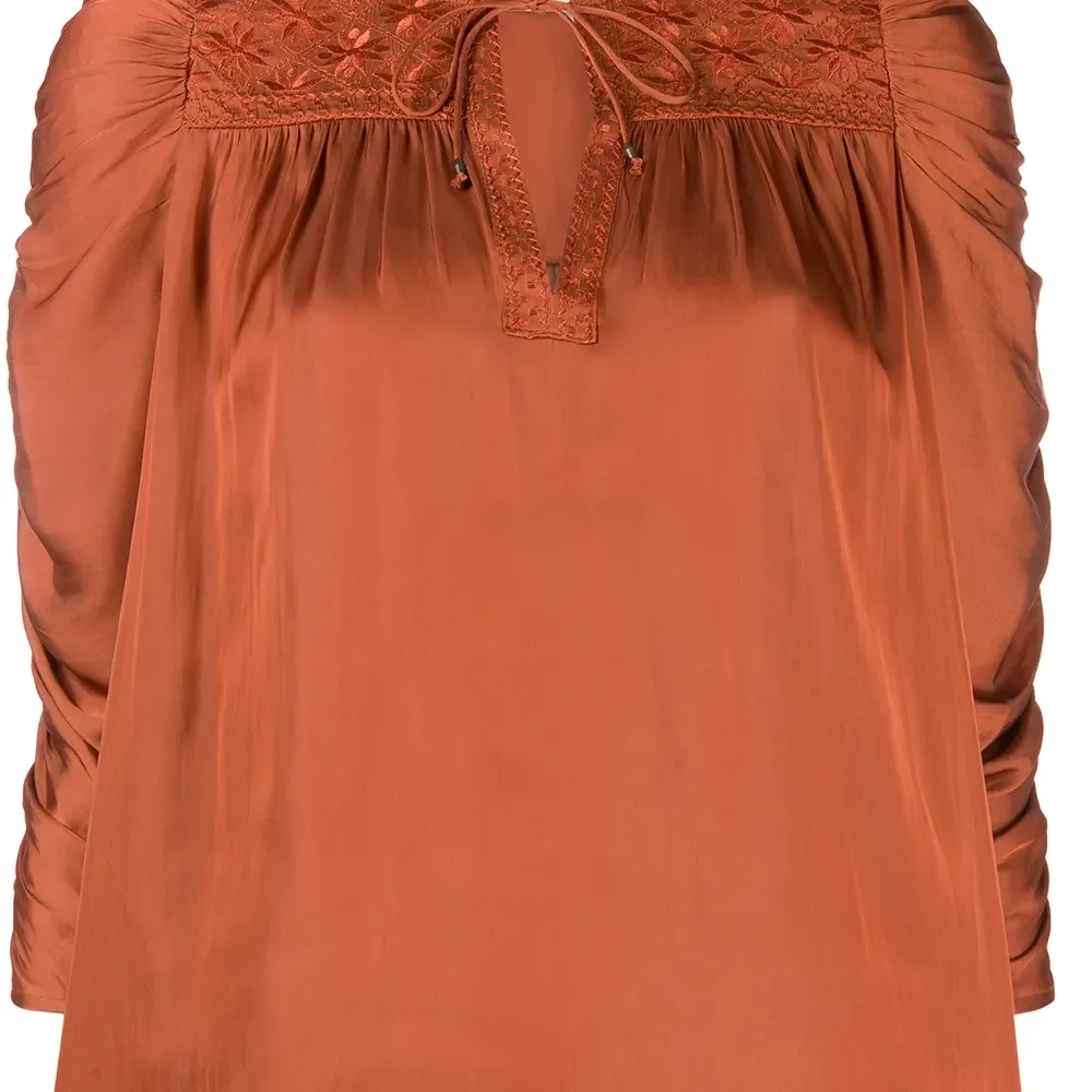 Блузка с пышными рукавами и сборками