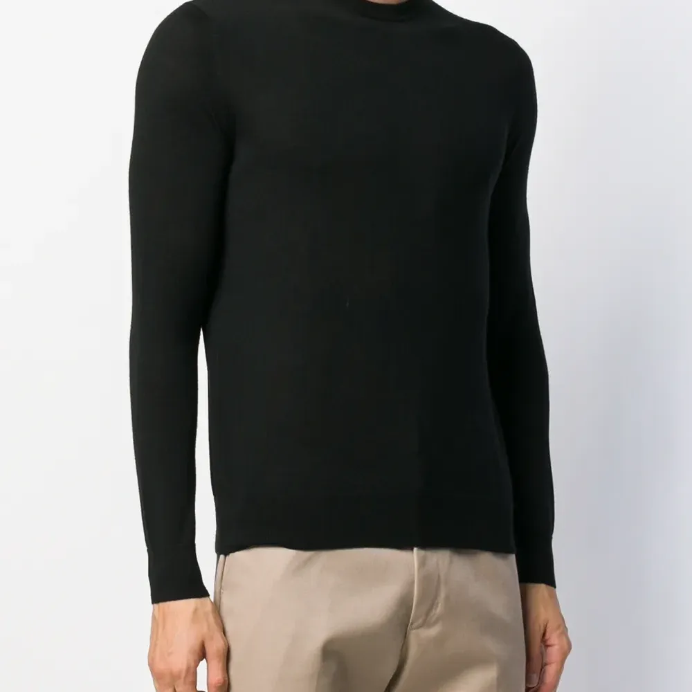 Джемпер с круглым вырезом