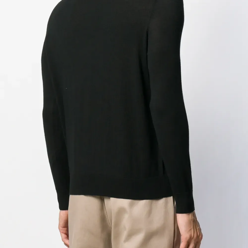 Джемпер с круглым вырезом