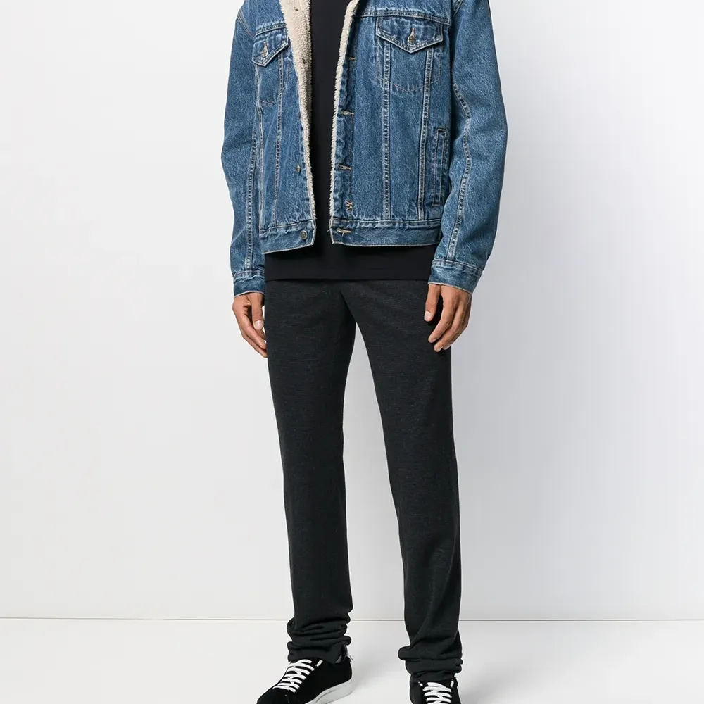 Футболка с круглым вырезом