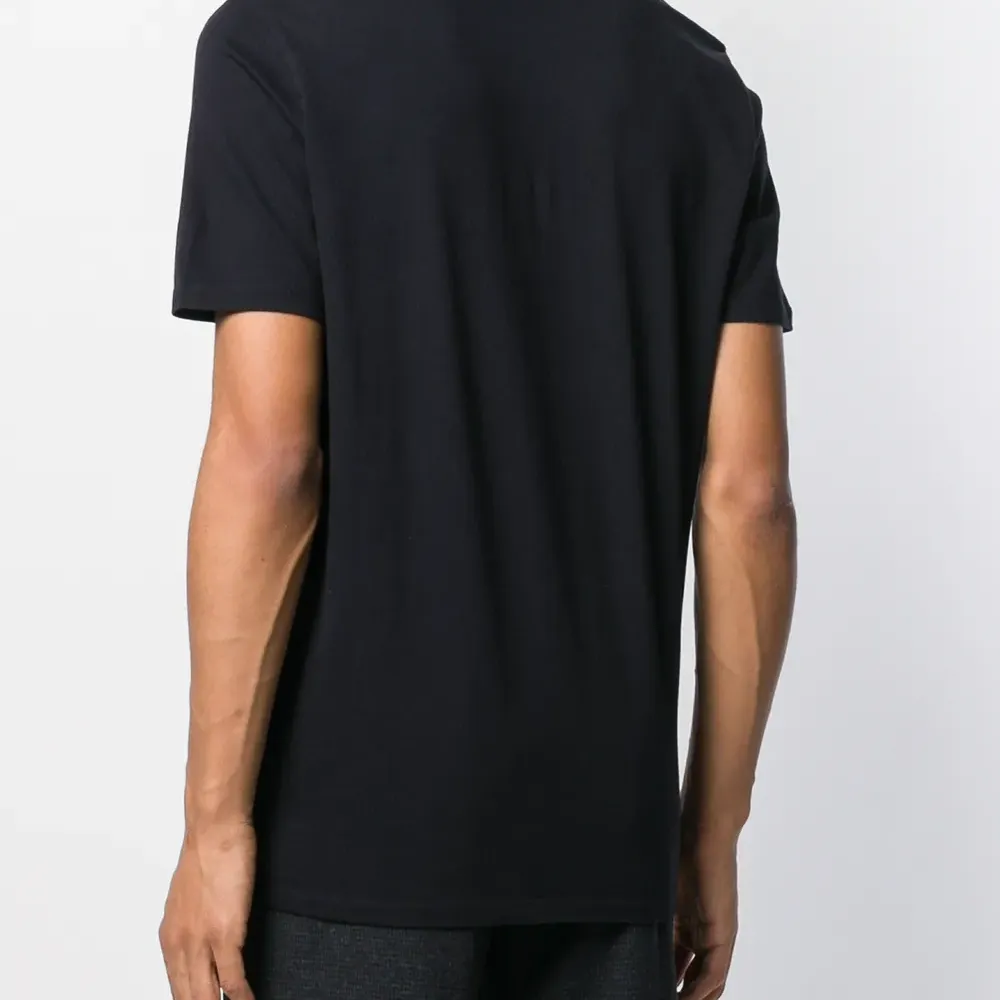 Футболка с круглым вырезом