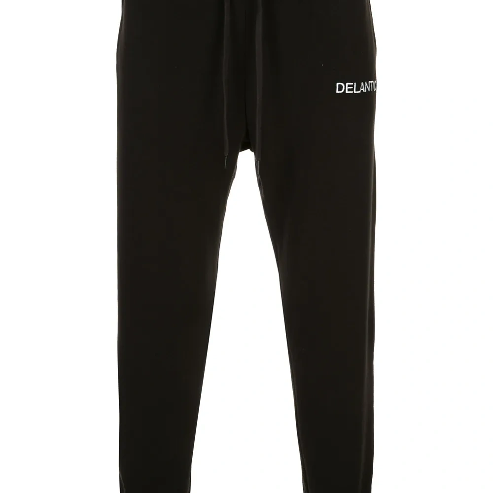 Спортивные брюки с вышитым логотипом