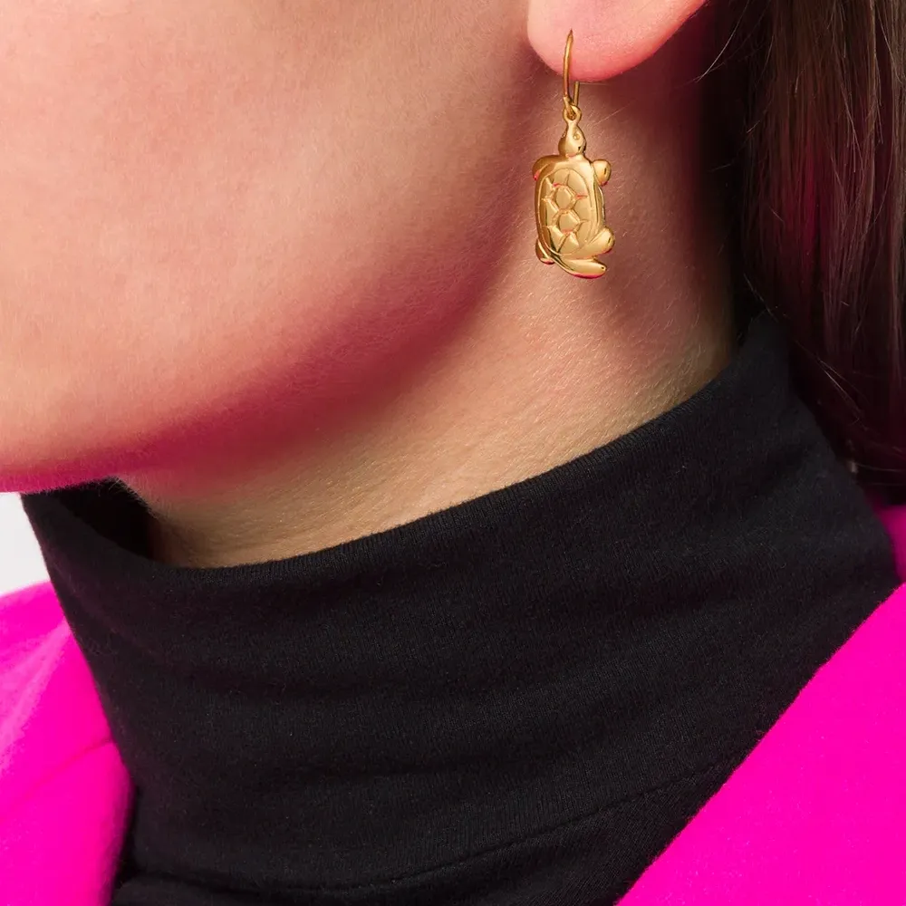 Серьга с подвеской в виде черепахи