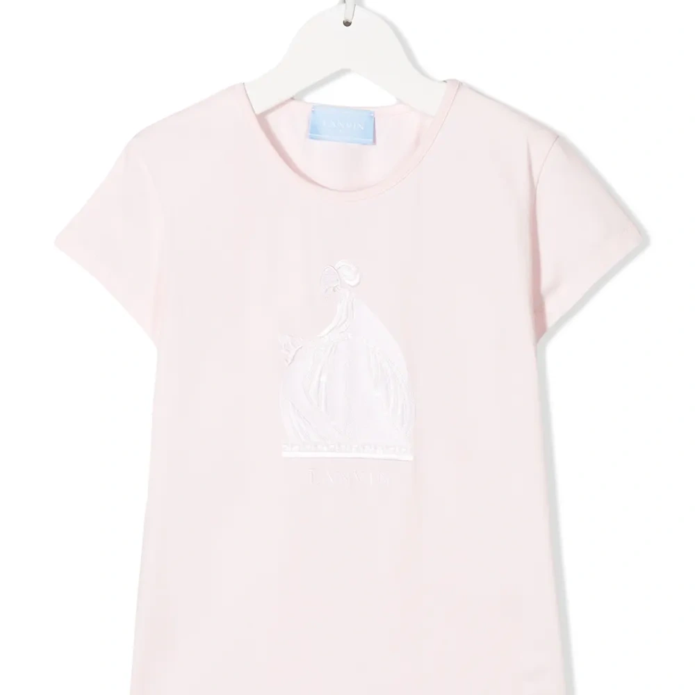 Футболка с логотипом и пайетками