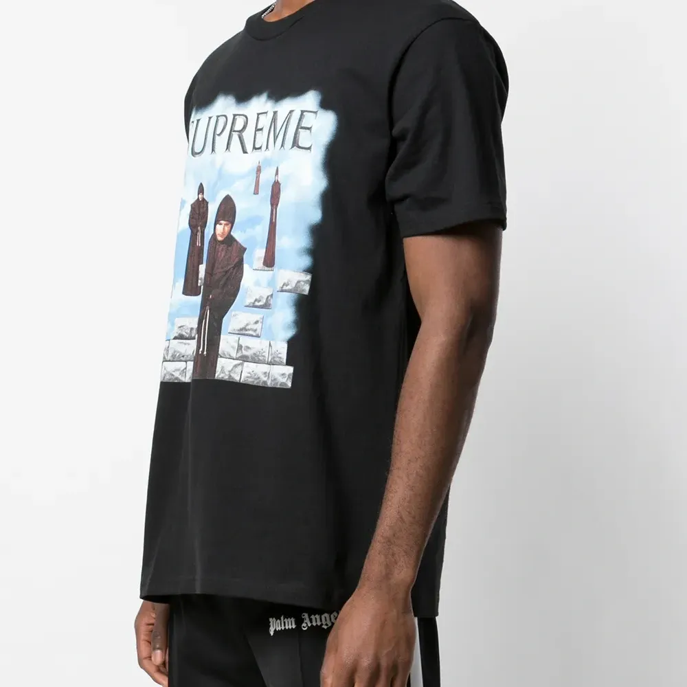 Футболка с принтом Levitation