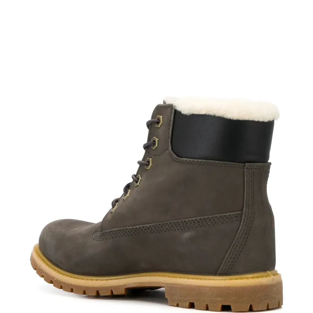 Ботинки на шнуровке