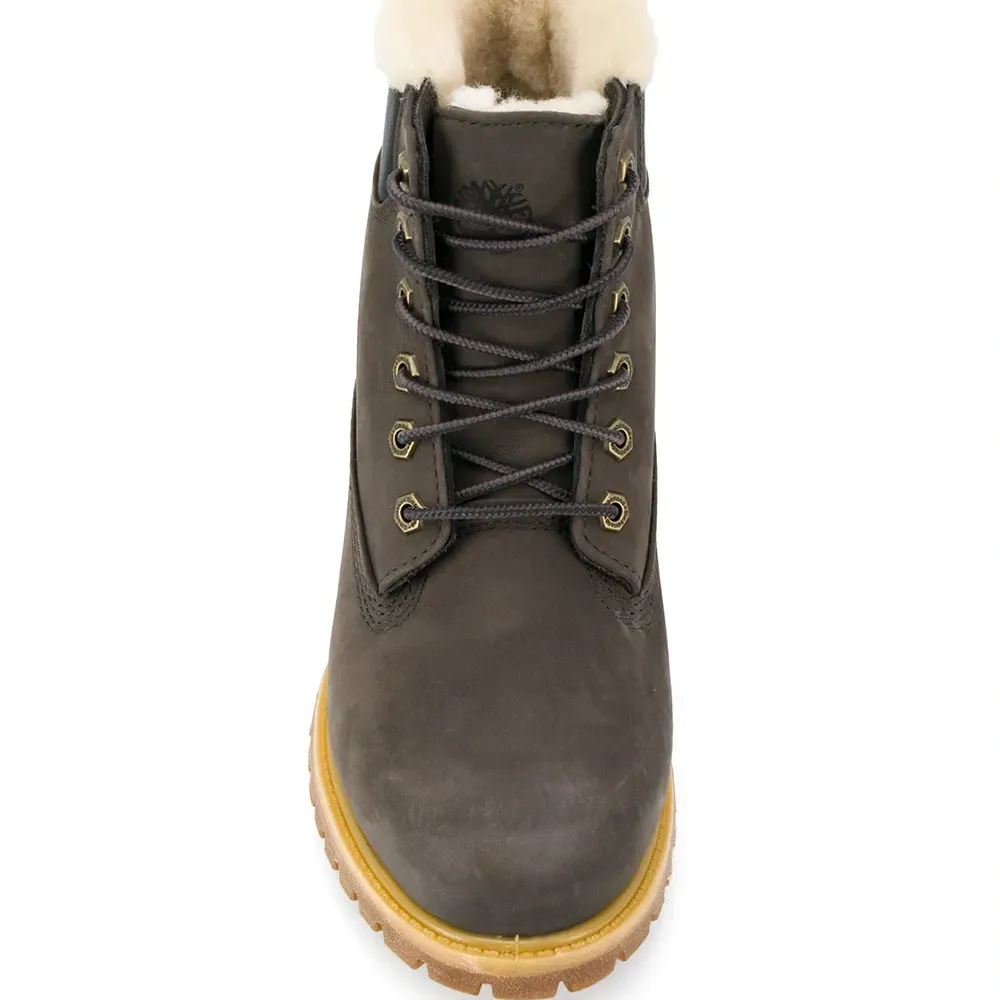 Ботинки на шнуровке